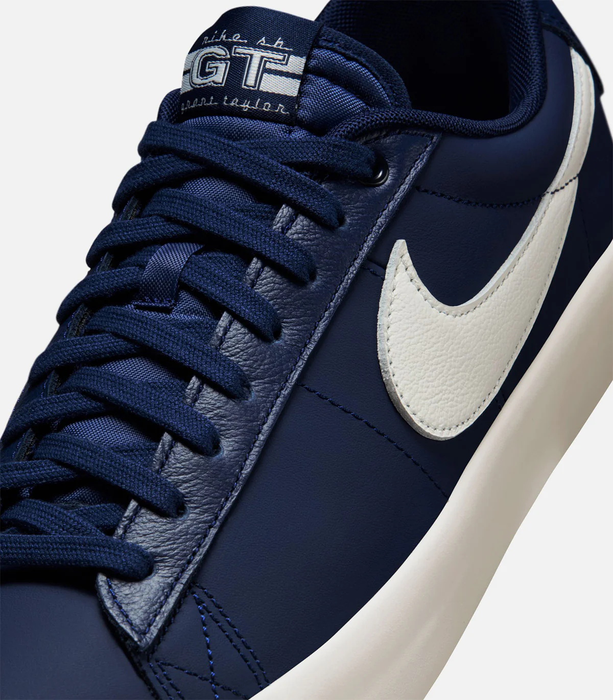Nike SB Blazer Low Pro GT - Image 3