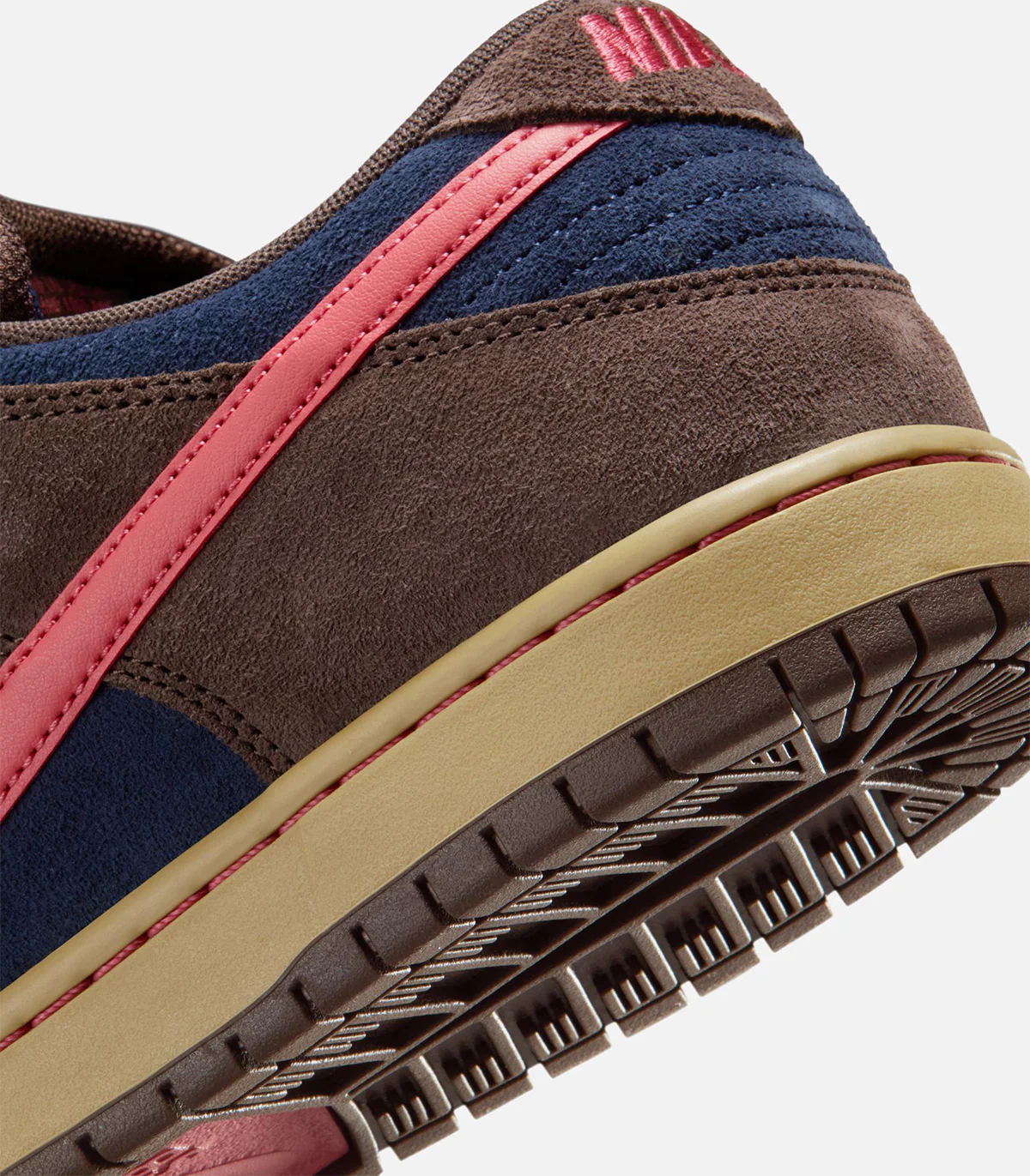 Nike SB Dunk Low Pro - Image 4