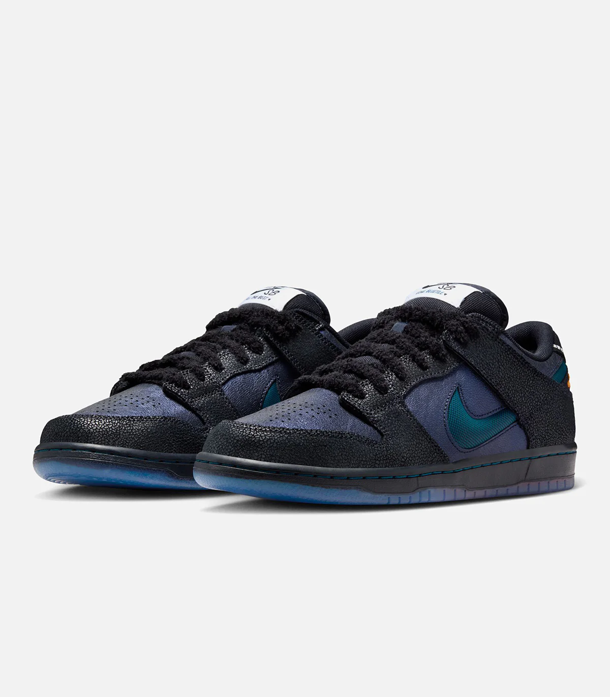 Nike SB X Bluetile Dunk Low Pro - Image 2