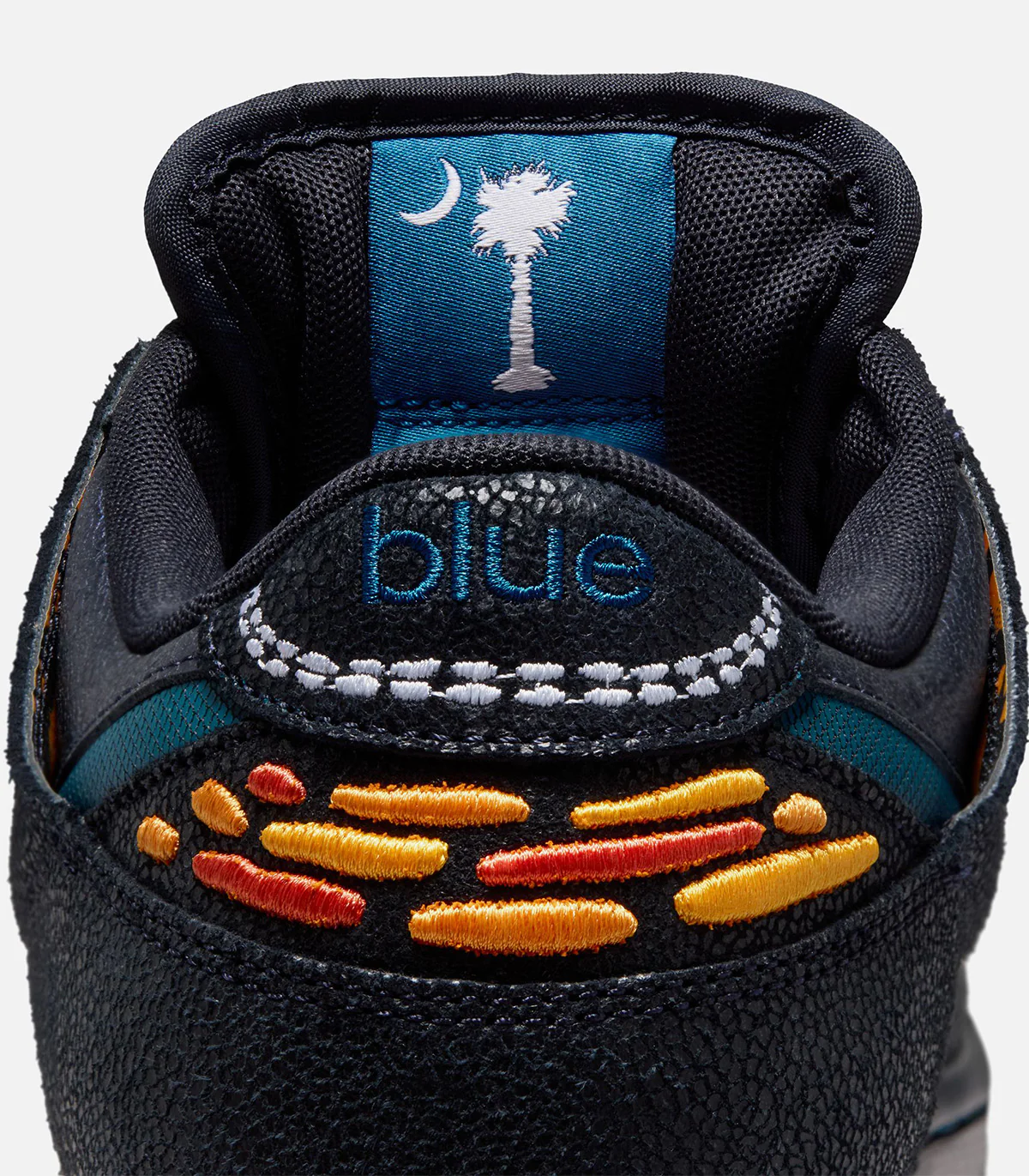 Nike SB X Bluetile Dunk Low Pro - Image 3