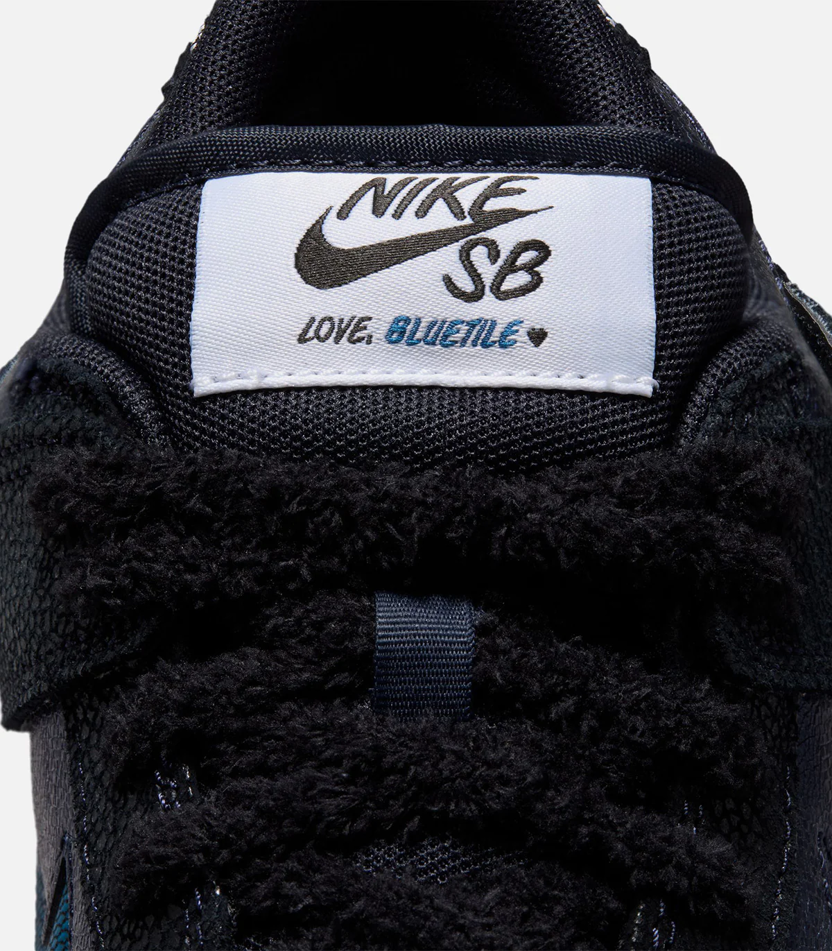 Nike SB X Bluetile Dunk Low Pro - Image 4